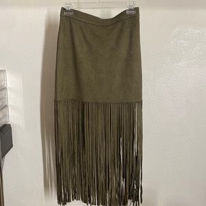 Velvet skirt ,soft and comfortable can be worn in many different ways.